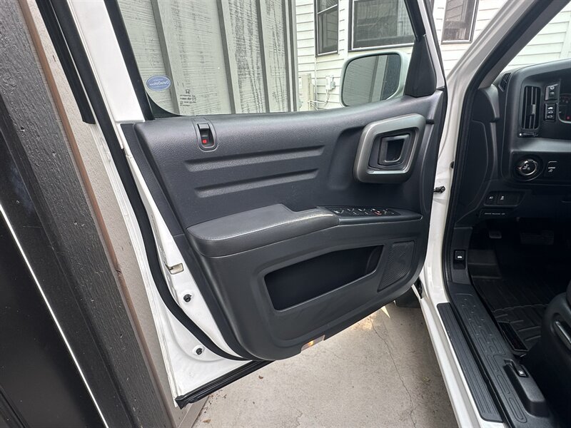 Used 2014 Honda Ridgeline SE image 45