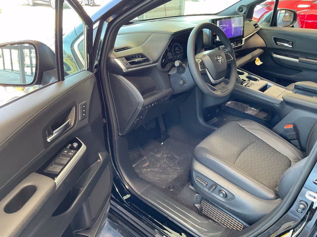 New 2026 Toyota Sienna Platinum AWD/4WD image 9