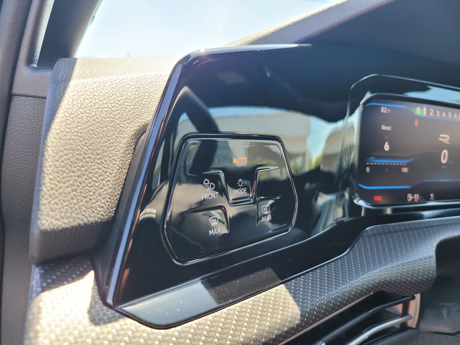 Used 2024 Volkswagen Golf R 2.0T image 33