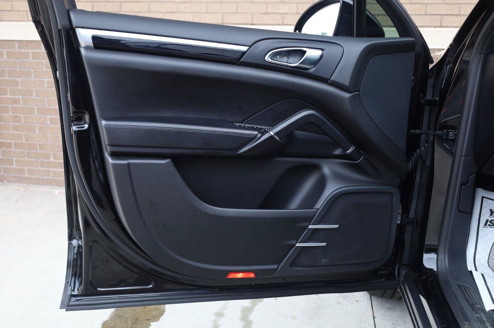 Used 2018 Porsche Cayenne AWD/4WD image 15