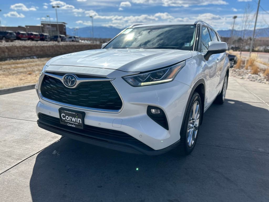 Used 2021 Toyota Highlander Limited image 3