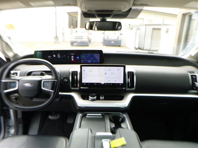 Used 2025 Ford Expedition Platinum AWD/4WD image 12