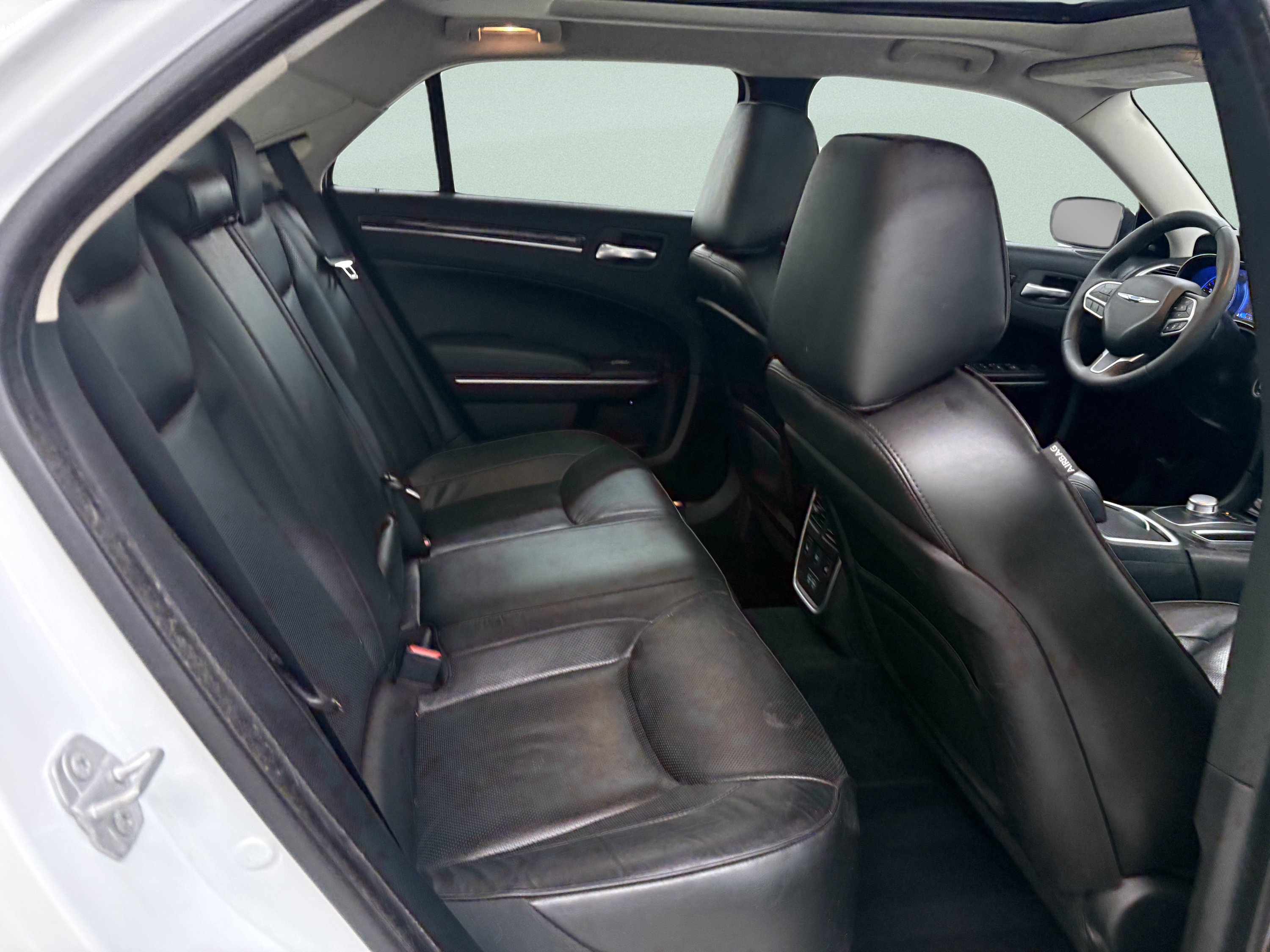 Used 2023 Chrysler 300 Touring L w/ Popular Equipment Group RWD image 27