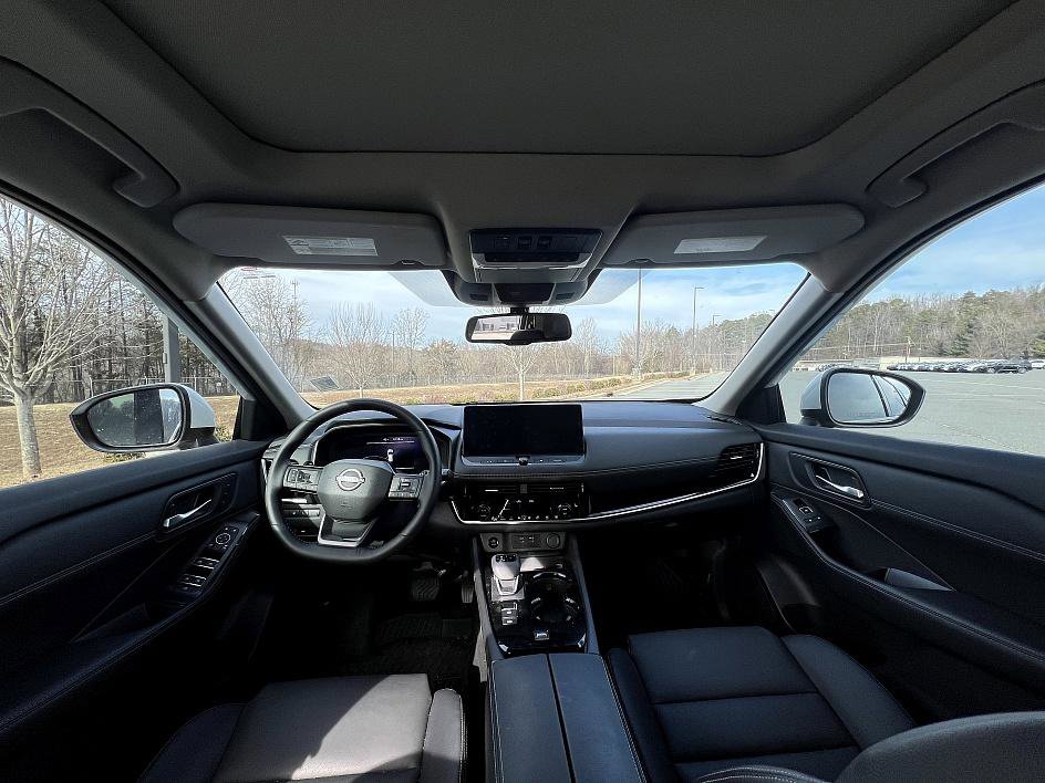 Certified 2025 Nissan Rogue SL w/ Tech Package image 3