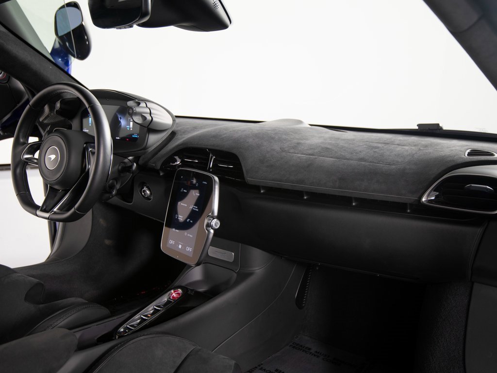 Used 2024 McLaren Artura image 24
