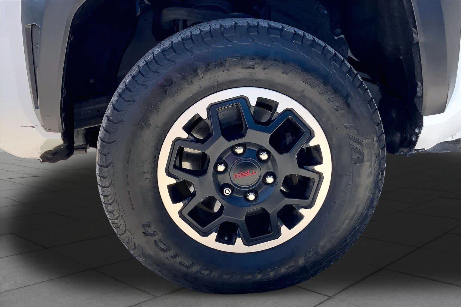 Used 2025 Toyota Tacoma TRD Off-Road AWD/4WD image 11