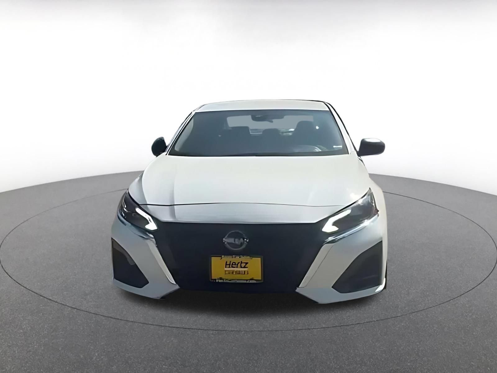Used 2025 Nissan Altima 2.5 SV FWD image 3