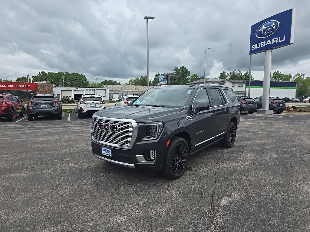Used 2022 GMC Yukon Denali w/ Denali Premium Package image 4