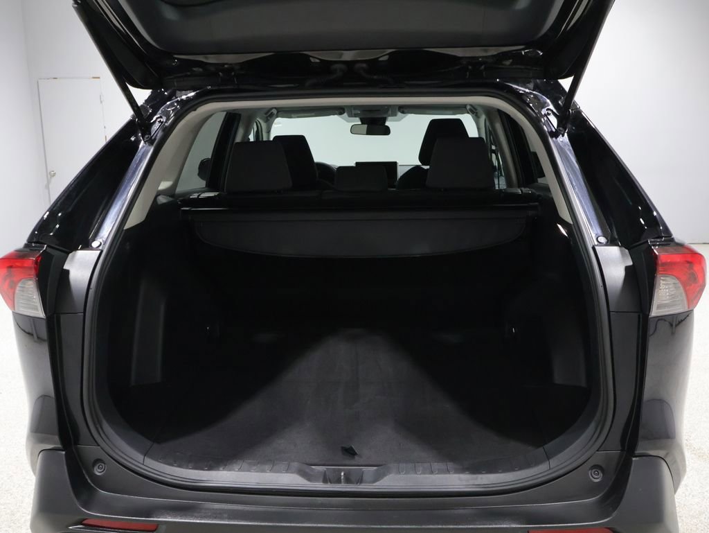 Used 2025 Toyota RAV4 XLE image 4