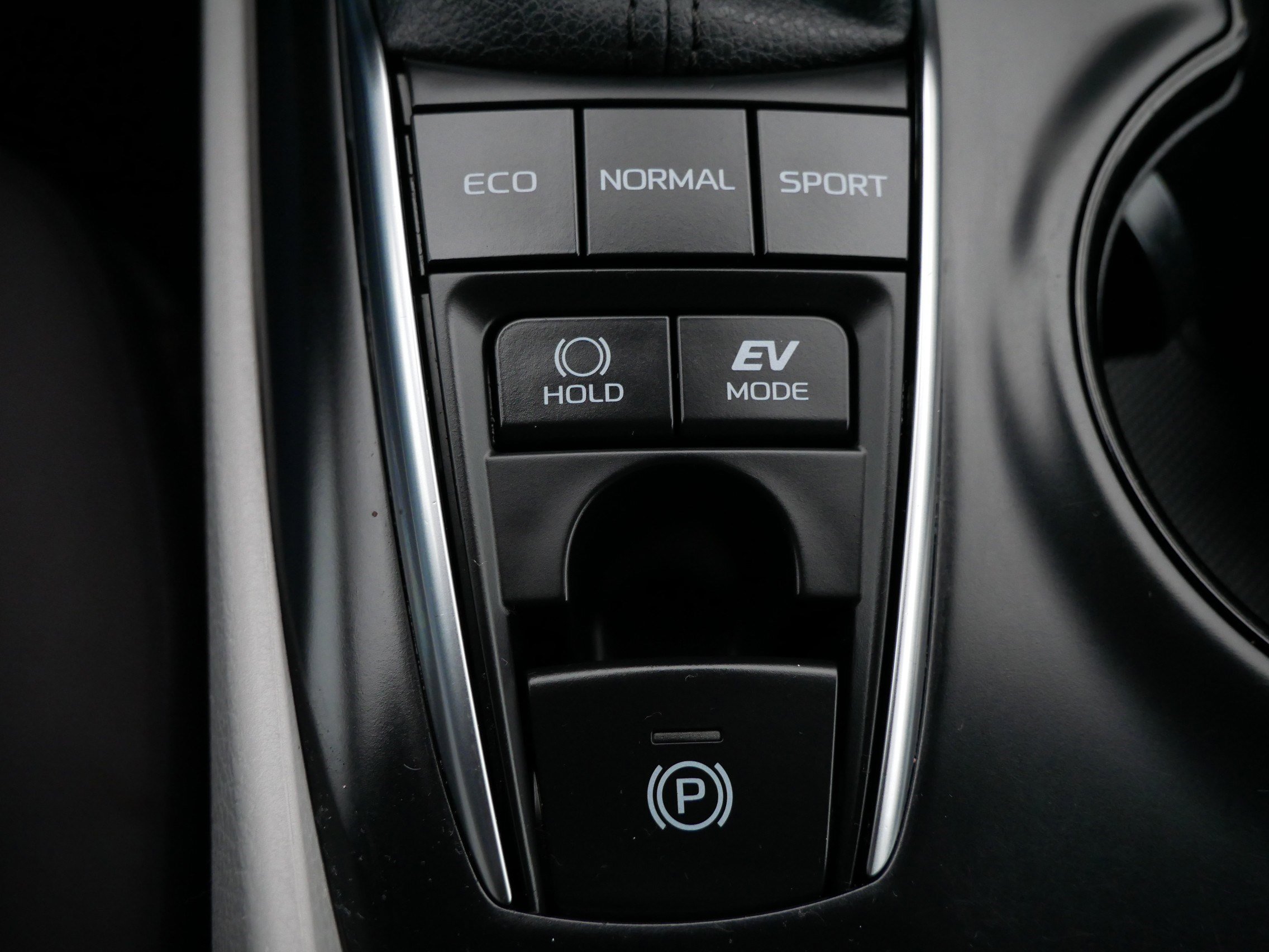 Used 2020 Toyota Camry LE image 28