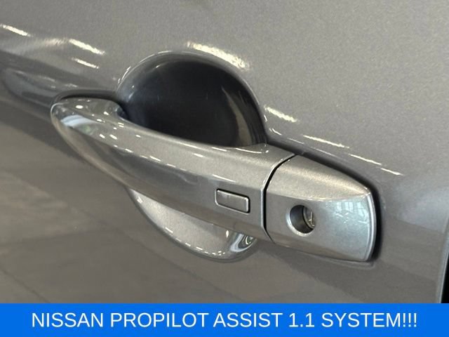 Used 2024 Nissan Rogue Platinum w/ Platinum Premium Package FWD image 9