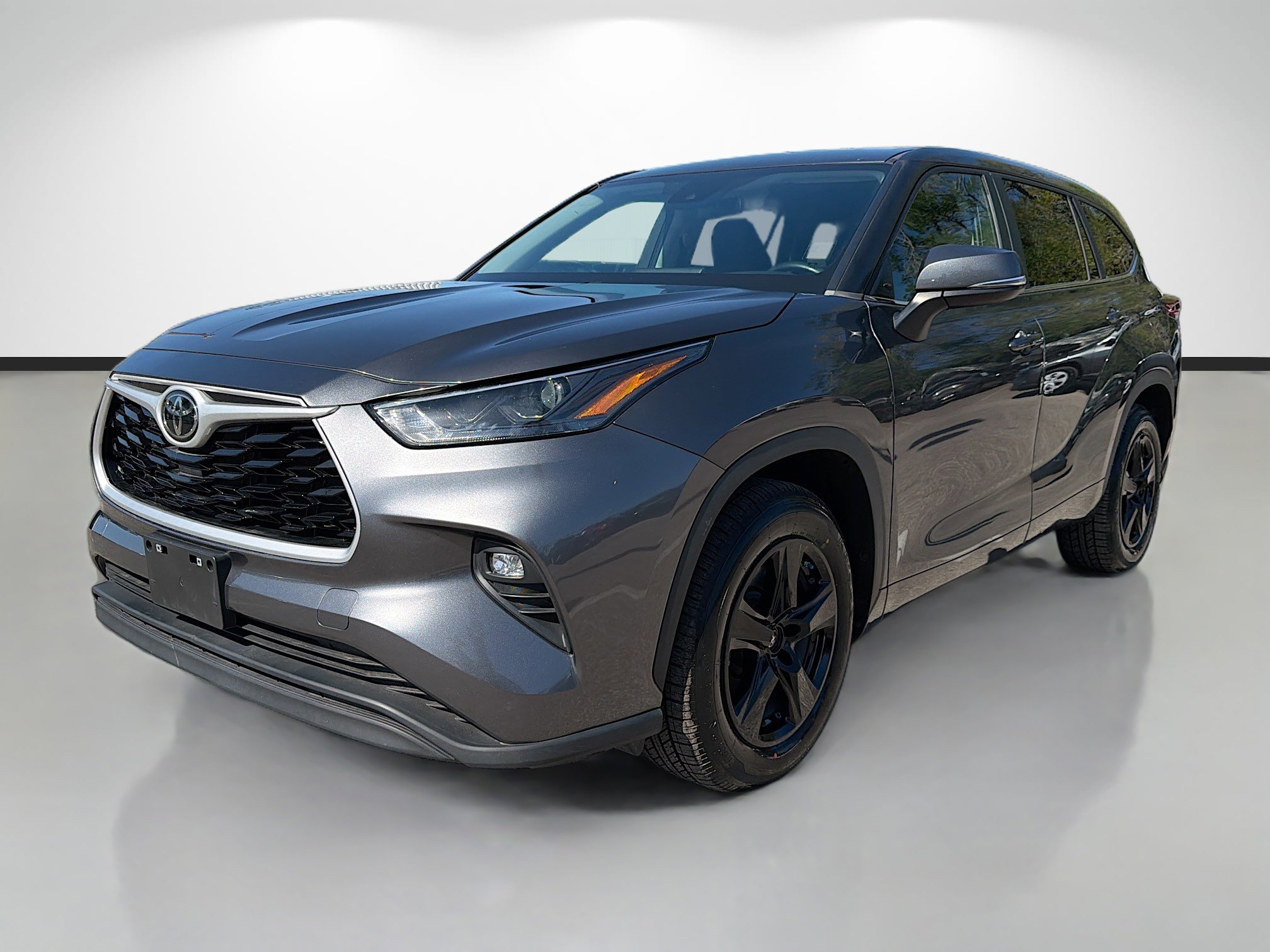 Used 2023 Toyota Highlander LE image 7