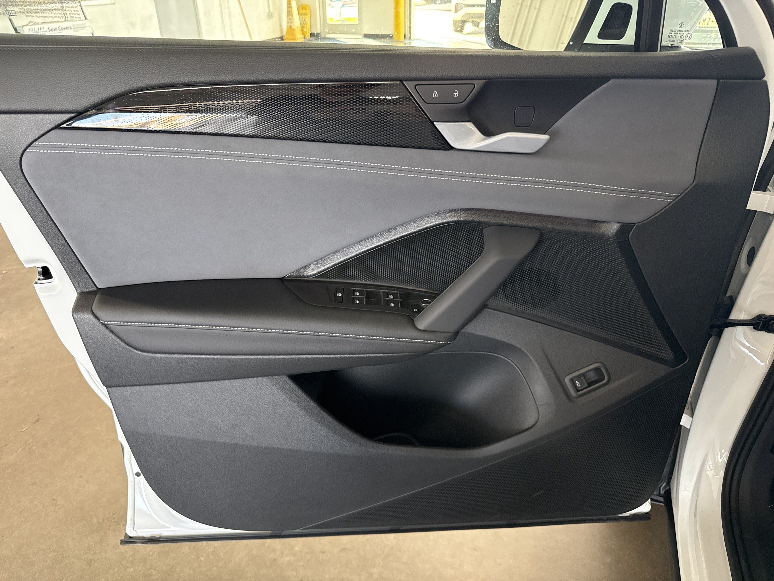 New 2026 Volkswagen Tiguan SE FWD image 10