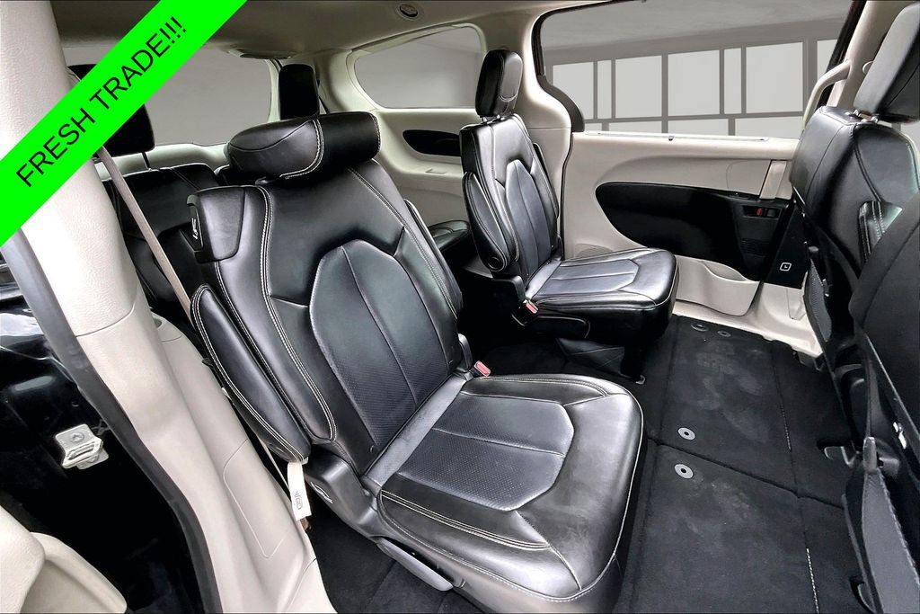 Used 2023 Chrysler Pacifica Touring-L FWD image 23