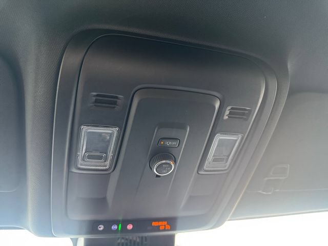Used 2025 Chevrolet Suburban LT RWD image 26