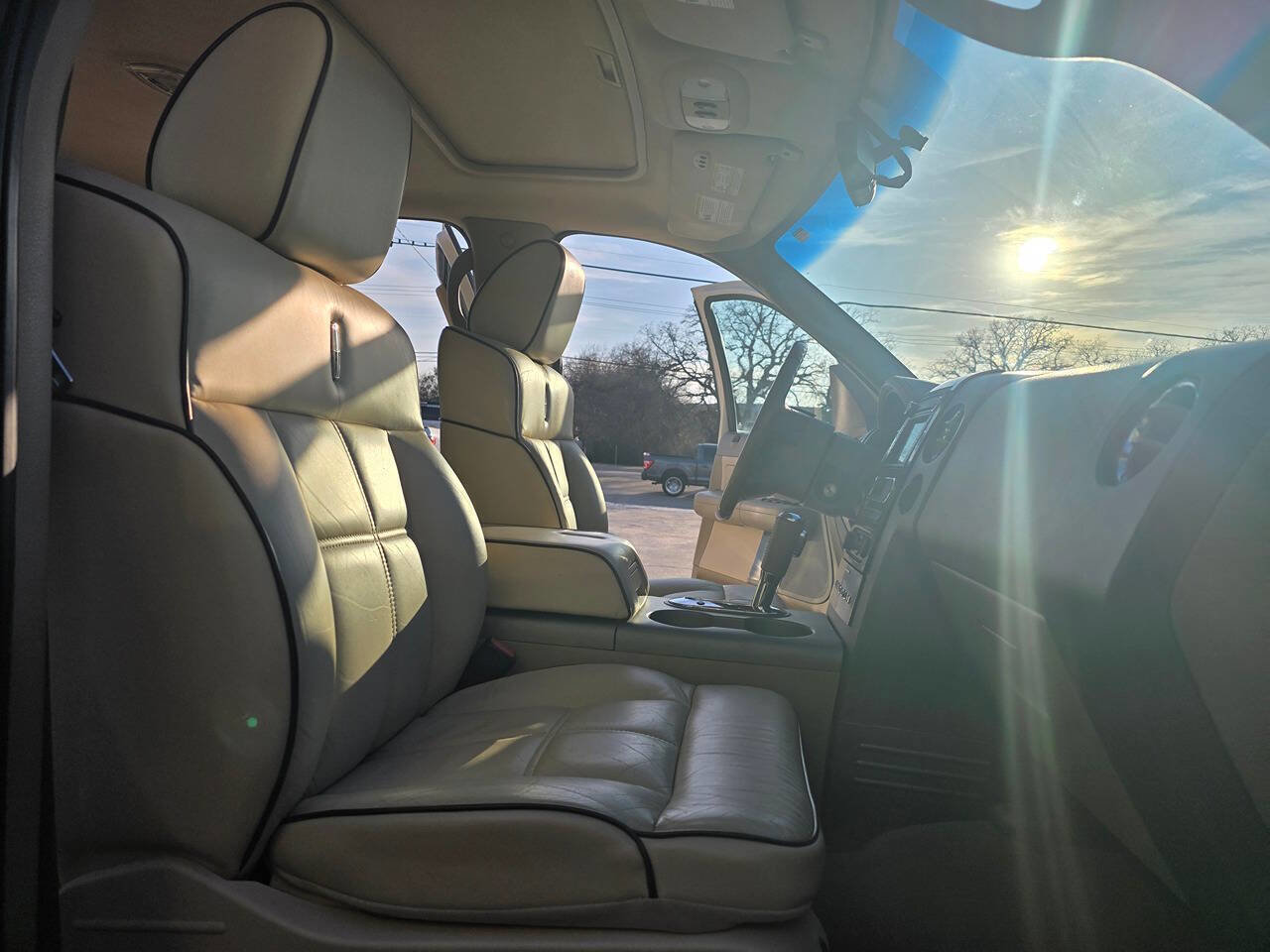 Used 2008 Lincoln Mark LT 2WD image 27