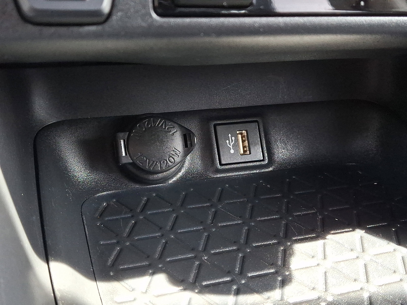 Used 2023 Toyota RAV4 XLE Premium image 25