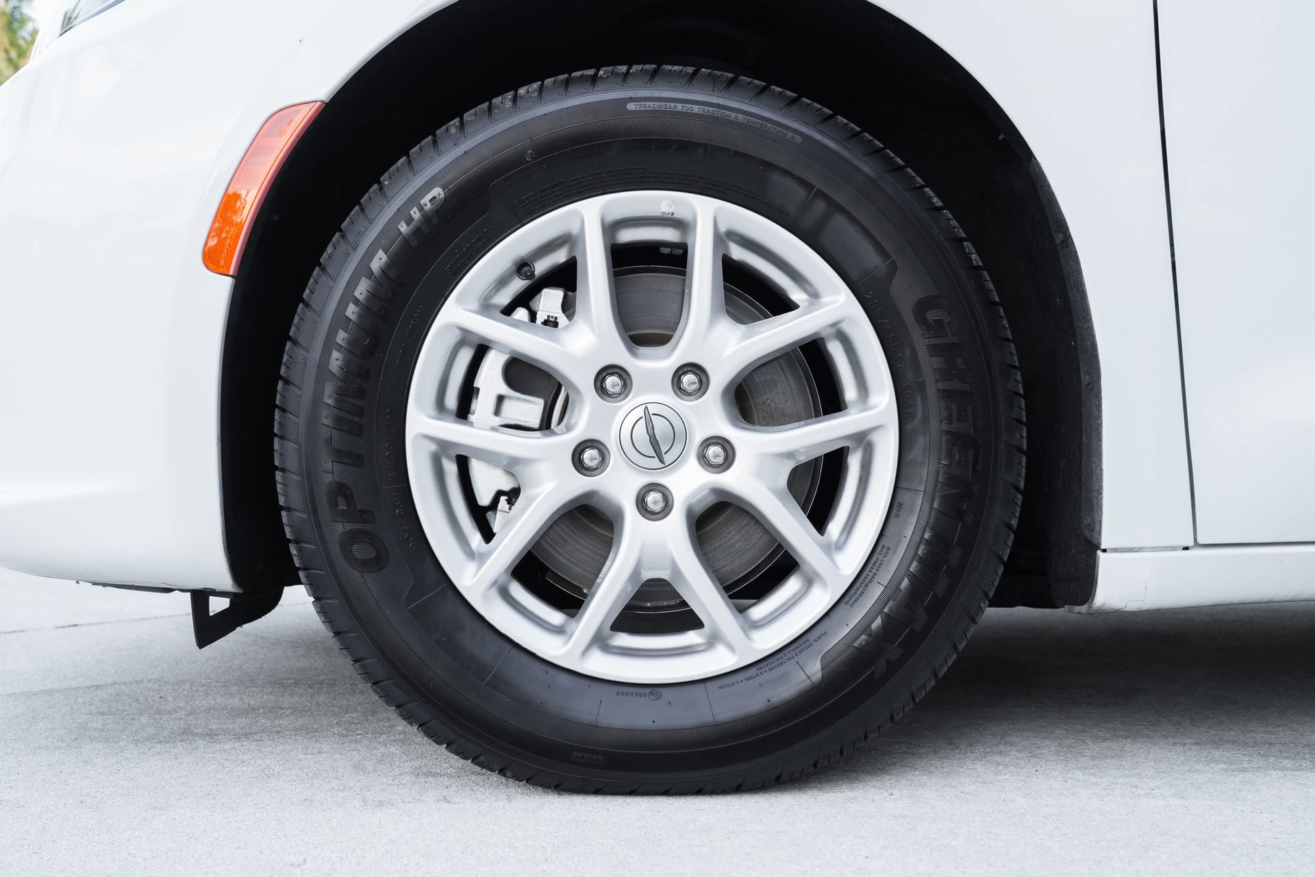 Used 2024 Chrysler Pacifica Touring image 28