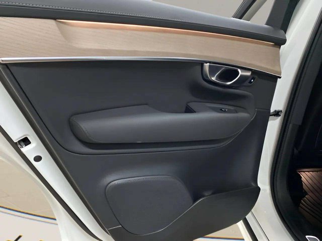 Used 2025 Volvo XC90 B6 Plus w/ Protection Package Premier AWD/4WD image 64