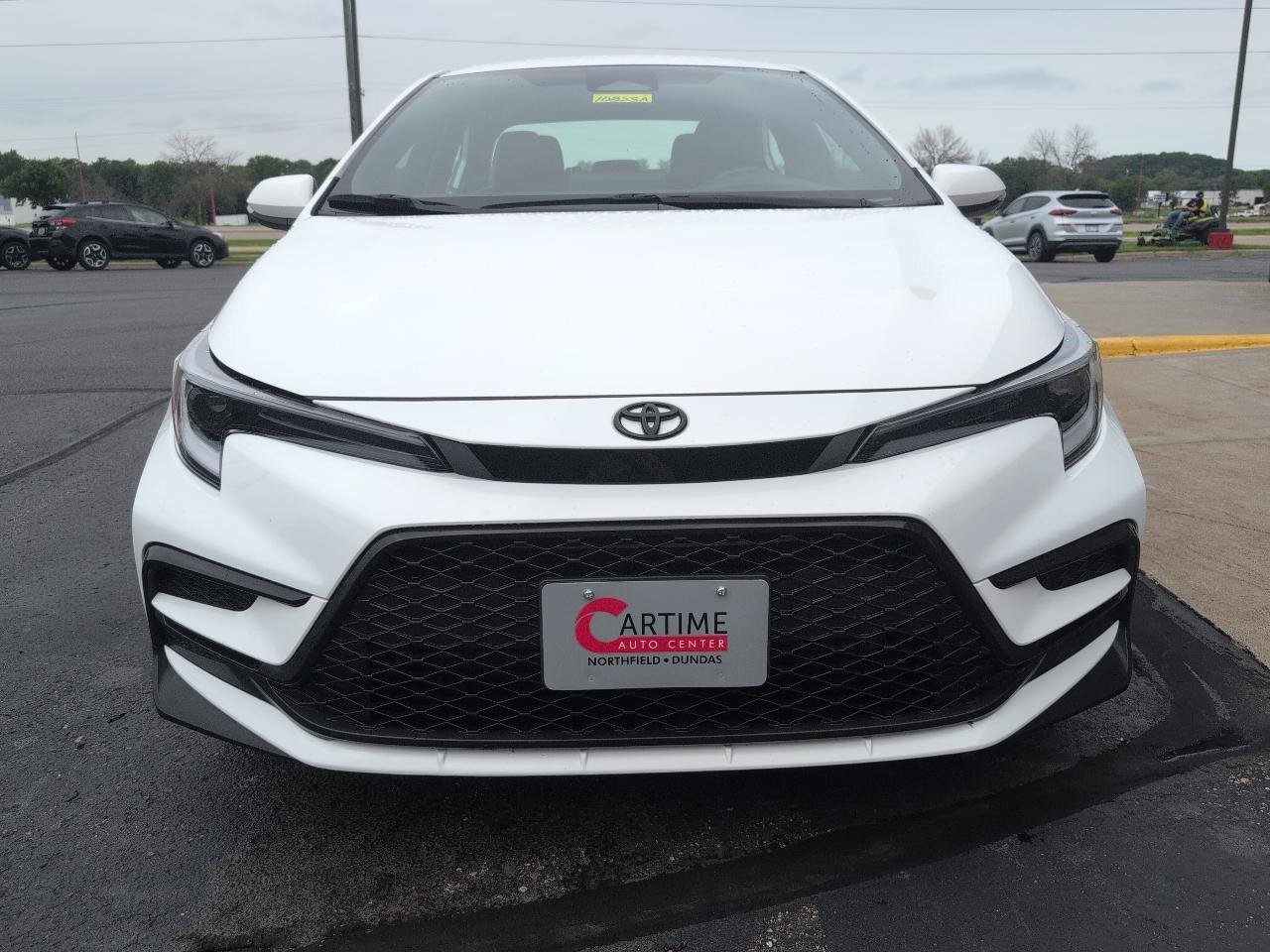 Used 2024 Toyota Corolla SE FWD image 3