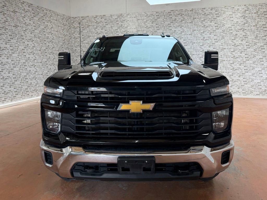 Used 2024 Chevrolet Silverado 3500 W/T image 2