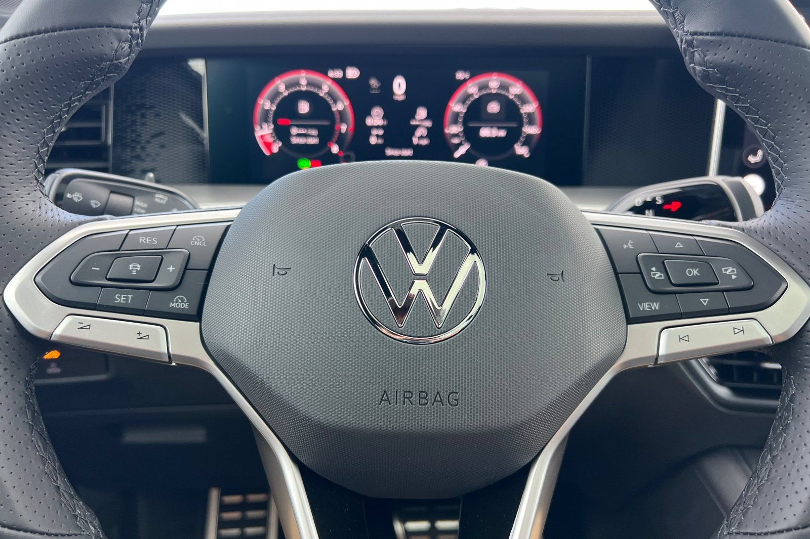 New 2026 Volkswagen Tiguan SE R-Line AWD/4WD image 23