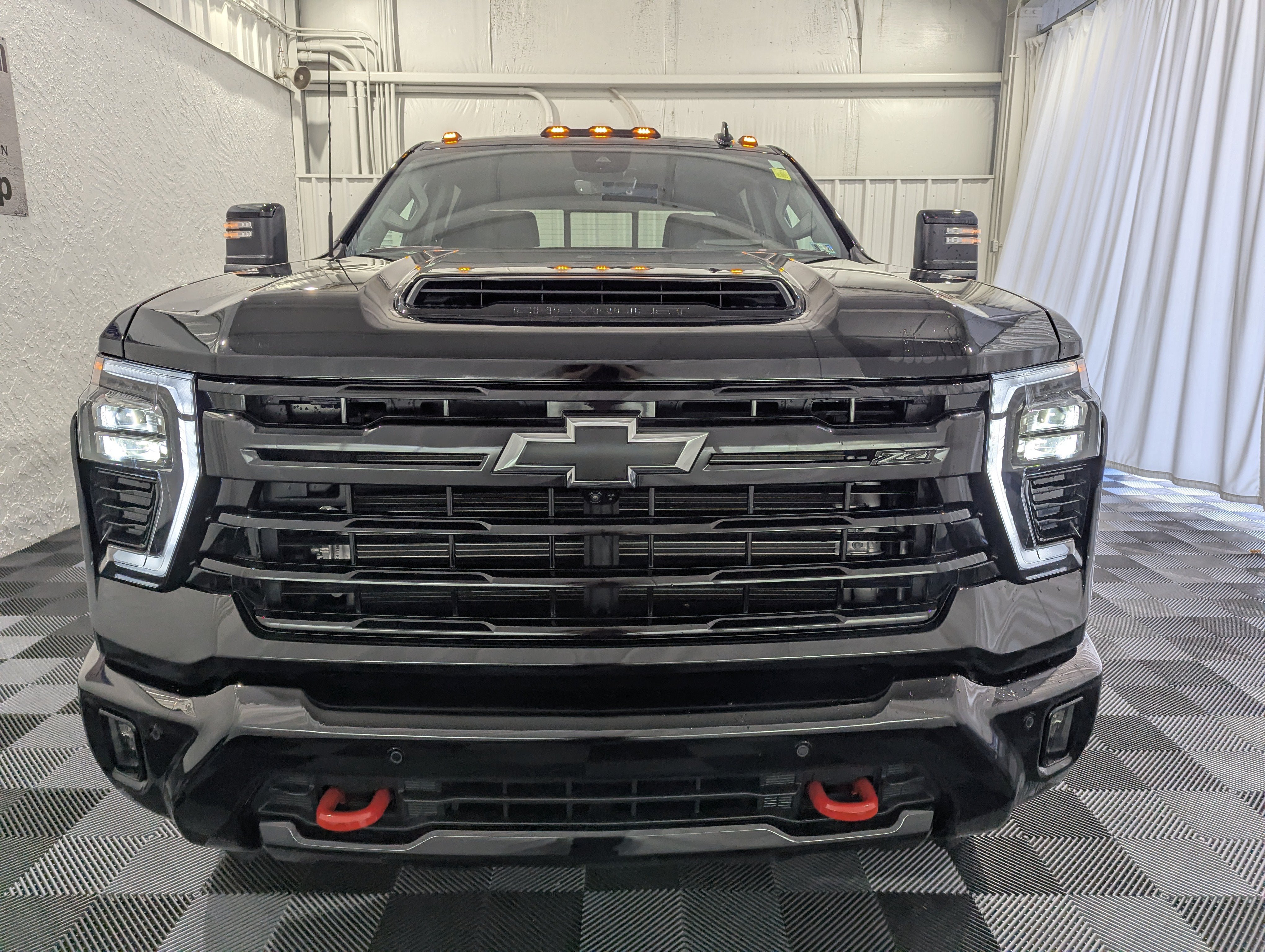 Used 2025 Chevrolet Silverado 2500 LTZ w/ LTZ Plus Package AWD/4WD image 4