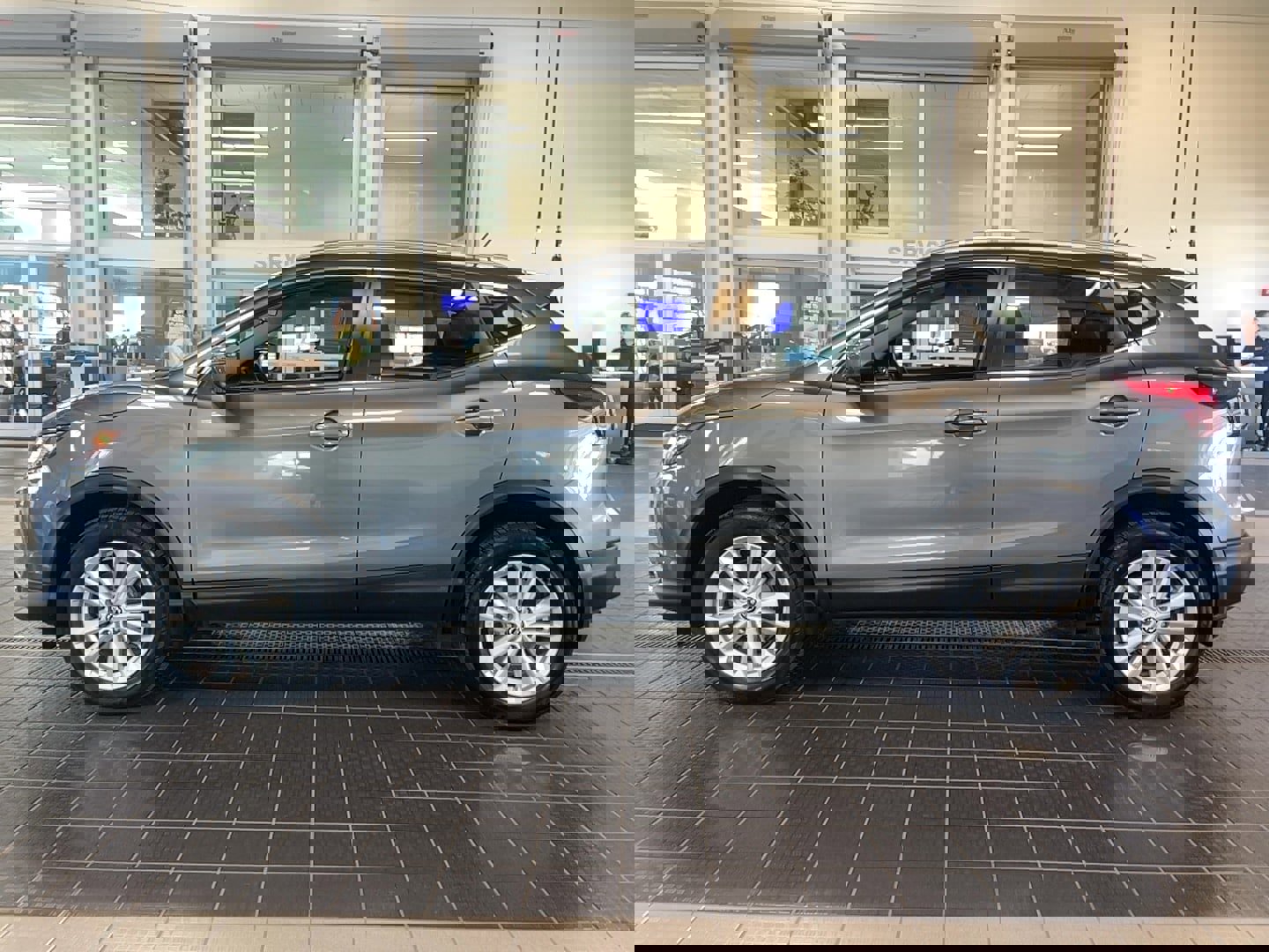 Used 2019 Nissan Rogue Sport SV w/ Technology Package image 4