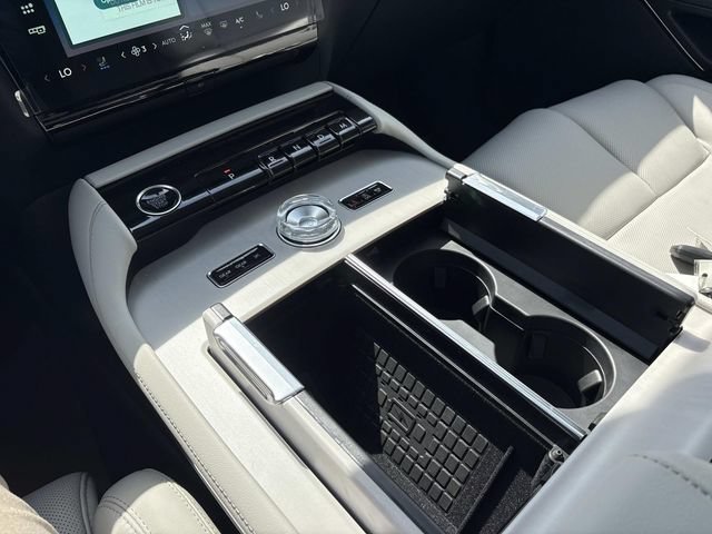 New 2026 Lincoln Navigator L Premier AWD/4WD image 28