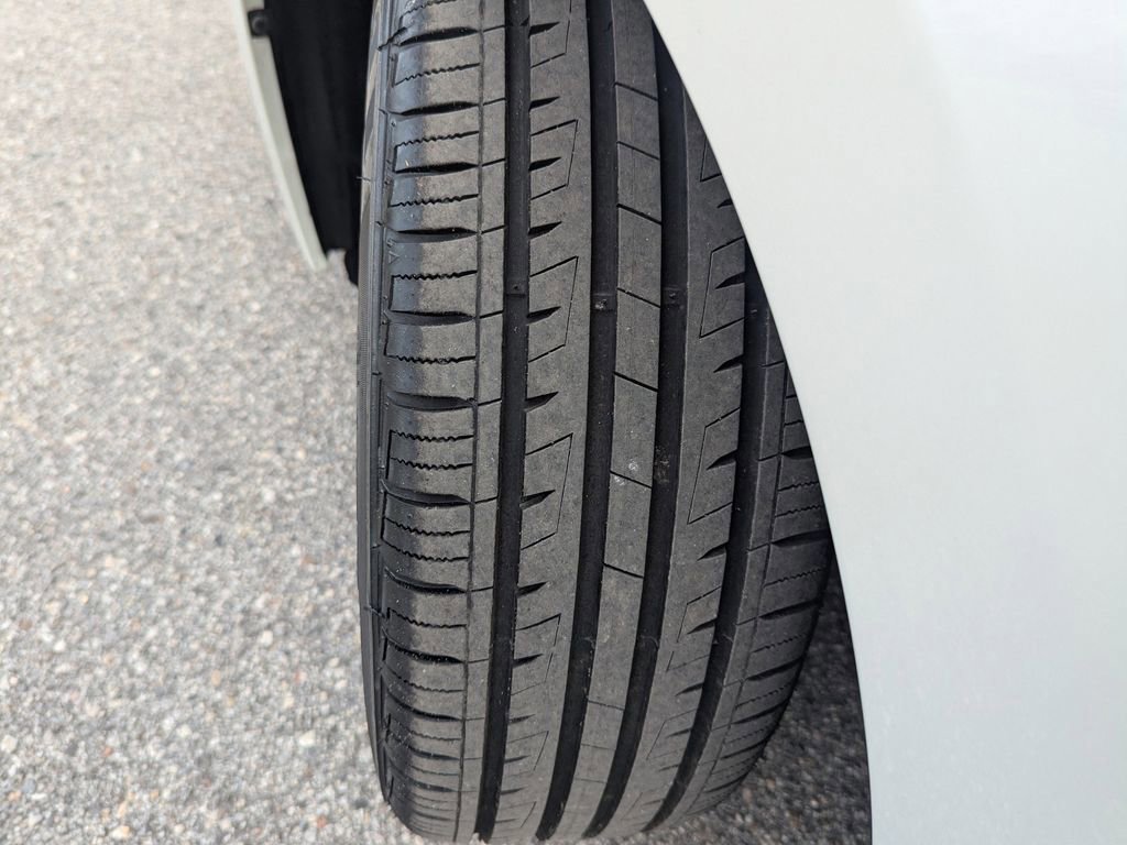 Used 2018 Toyota Corolla LE image 27