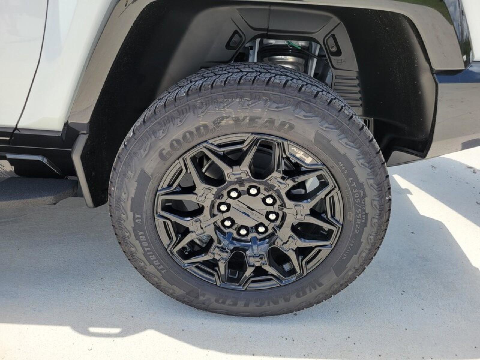 New 2025 GMC Hummer EV 2X image 10