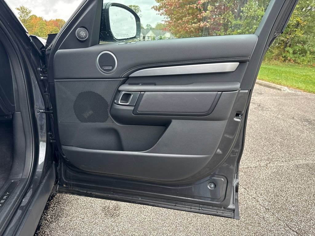 Used 2024 Land Rover Discovery Dynamic SE image 14