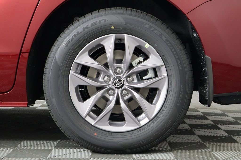 New 2026 Toyota Sienna XLE image 11