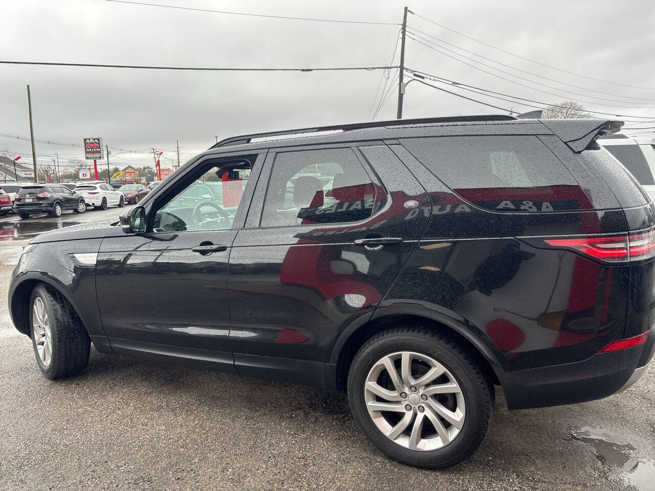 Used 2017 Land Rover Discovery HSE image 5