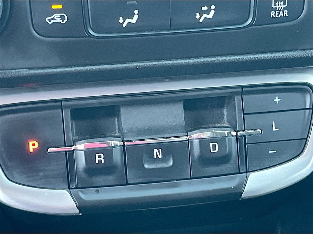 Used 2022 GMC Terrain SLE image 16