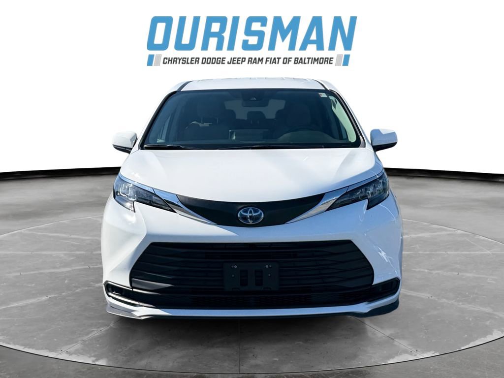Used 2024 Toyota Sienna LE image 8