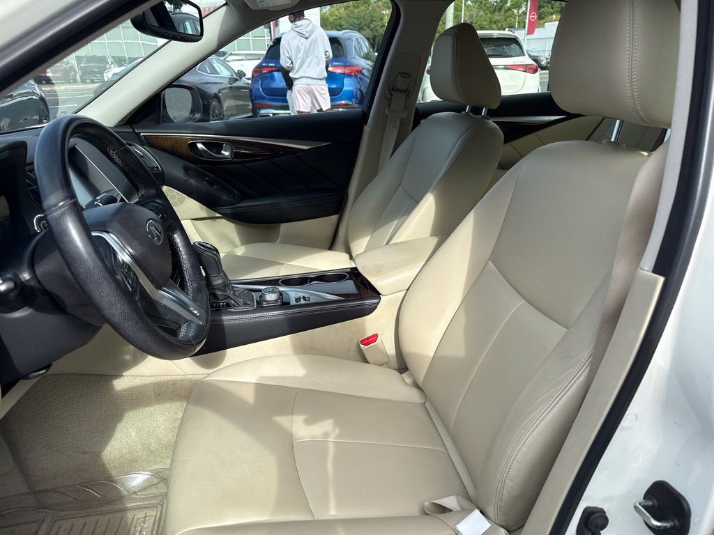 Used 2019 INFINITI Q50 Luxe w/ Essential Package (3.0T Luxe) AWD/4WD image 6