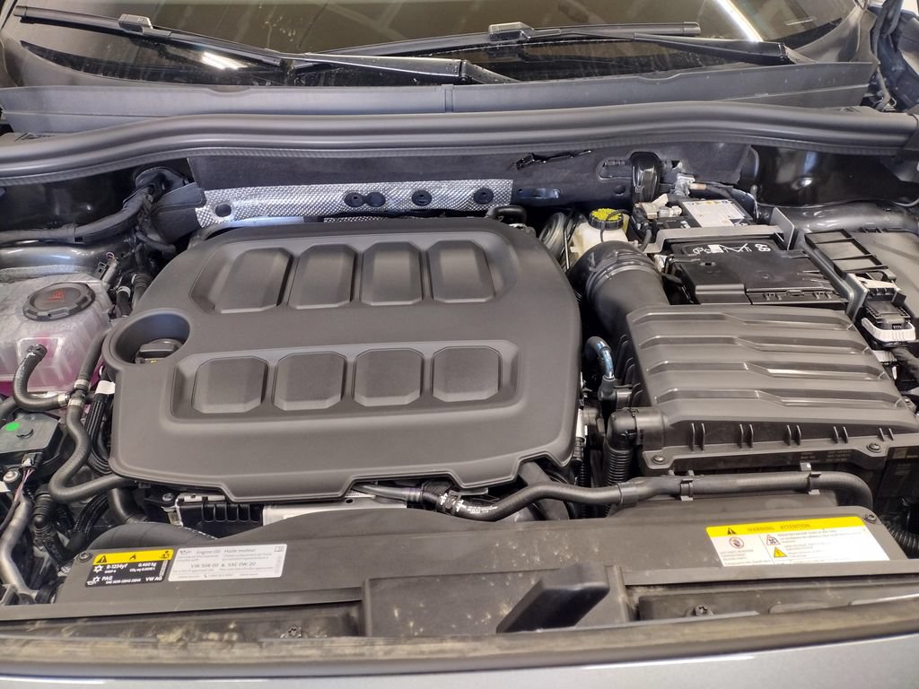 New 2026 Volkswagen Tiguan SE R-Line AWD/4WD image 9