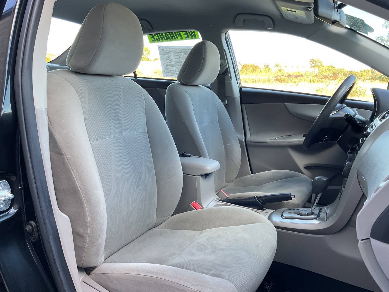 Used 2012 Toyota Corolla LE FWD image 34