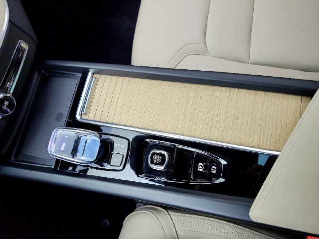 Certified 2026 Volvo XC60 B5 Plus AWD/4WD image 26