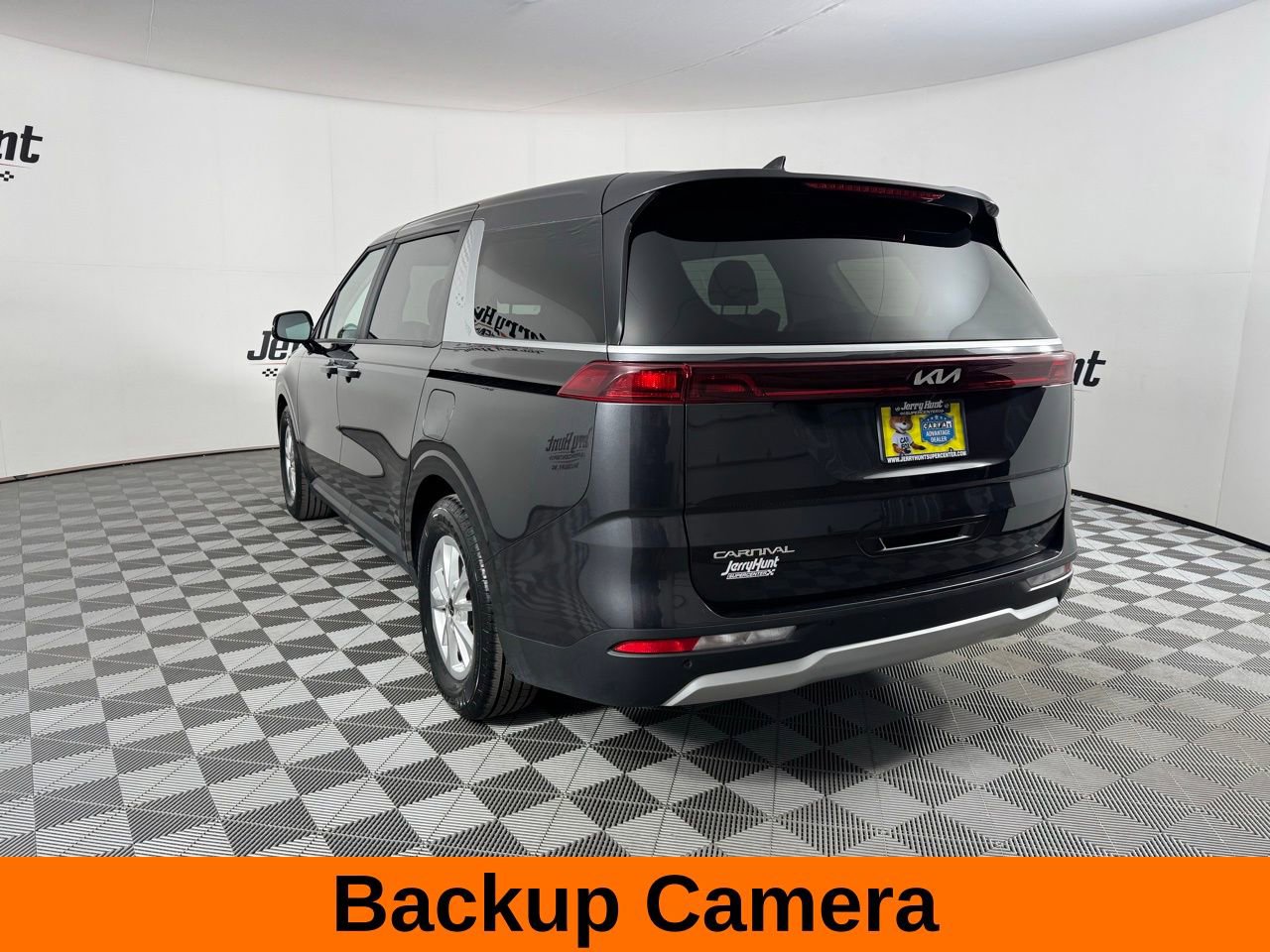 Used 2024 Kia Carnival LX image 9