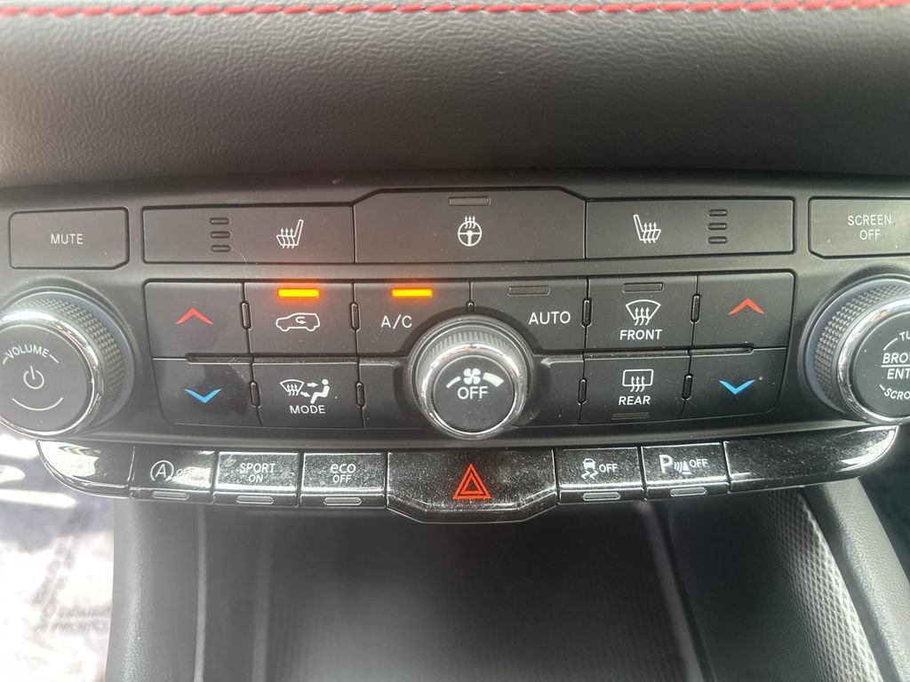 Used 2025 Dodge Durango GT AWD/4WD image 14
