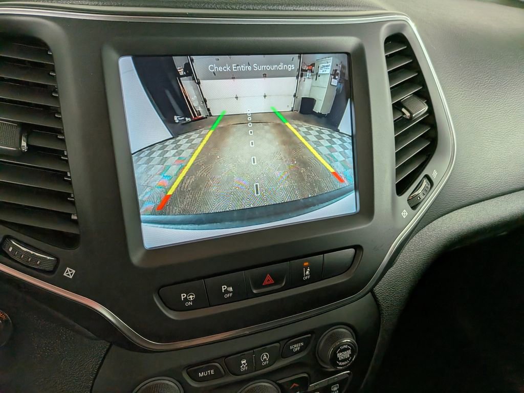 Certified 2023 Jeep Cherokee Altitude Lux image 28