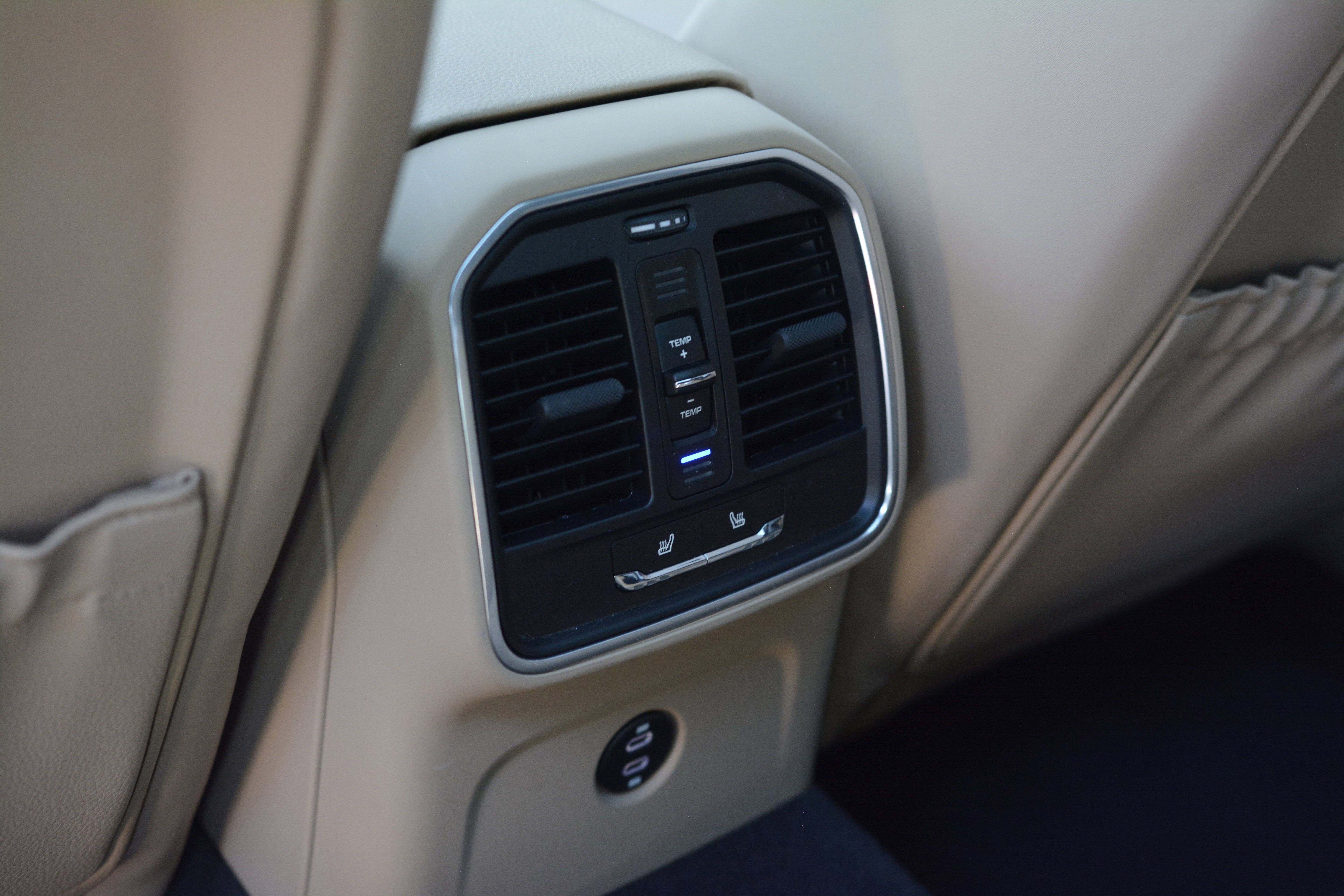 Used 2026 Porsche Macan AWD/4WD image 33