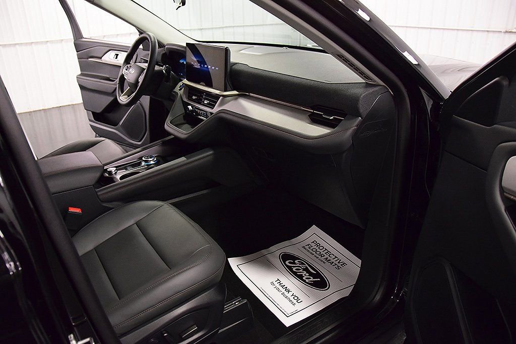 New 2026 Ford Explorer Active w/ Active Comfort Package image 32