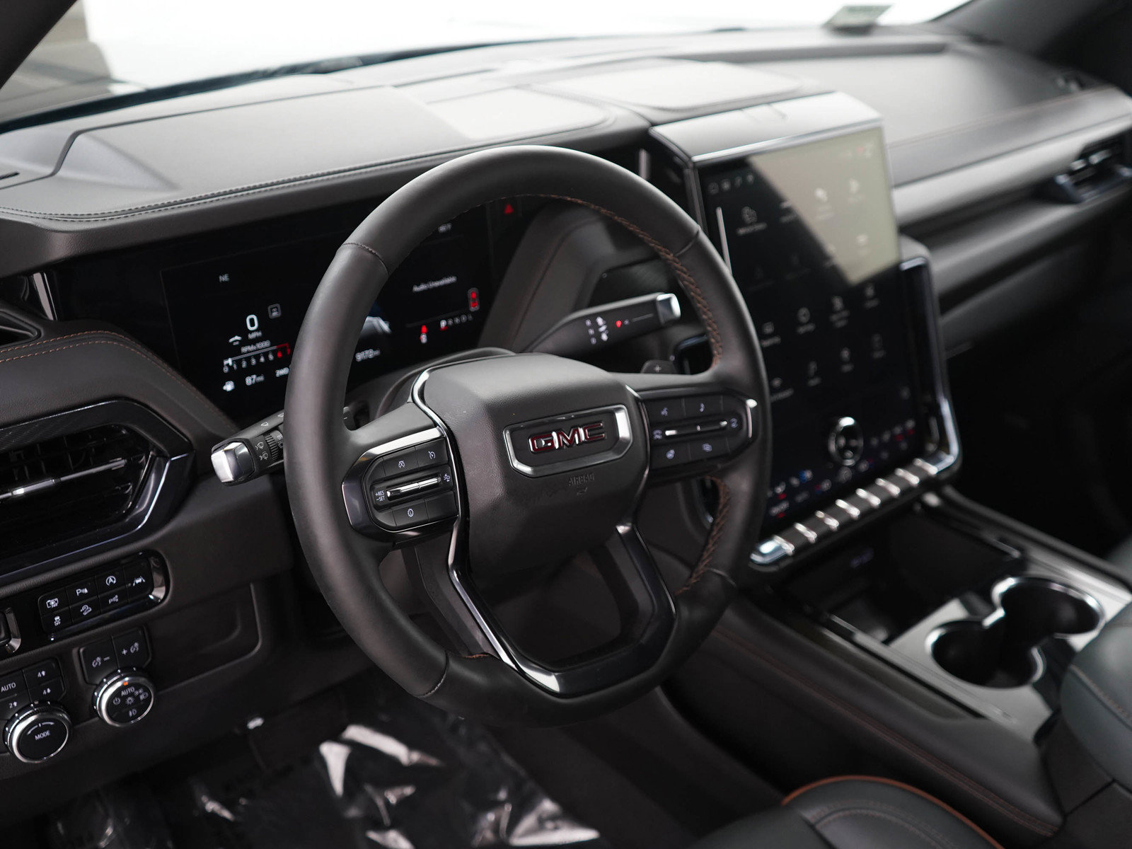 Used 2025 GMC Yukon AT4 AWD/4WD image 21