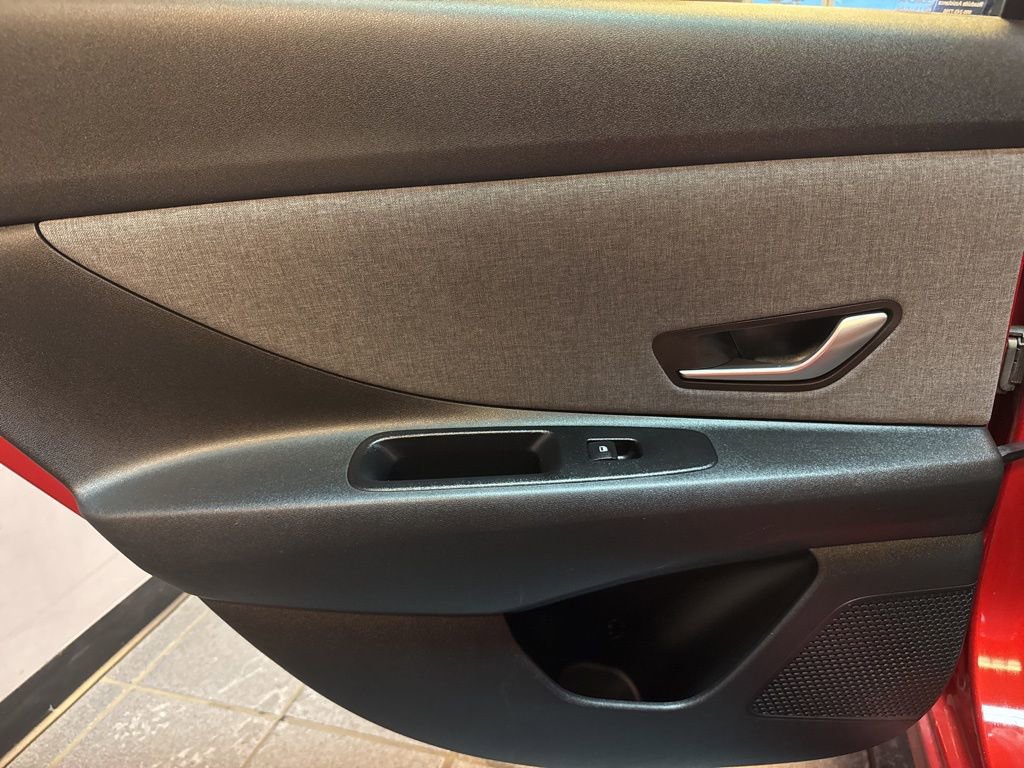 Used 2021 Hyundai Elantra Limited image 44