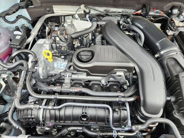 New 2025 Volkswagen Taos SE image 32