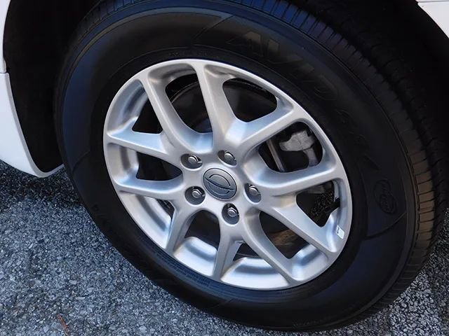 Used 2025 Chrysler Pacifica Select FWD image 6