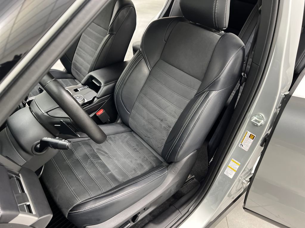 Used 2025 Mitsubishi Outlander SE image 9